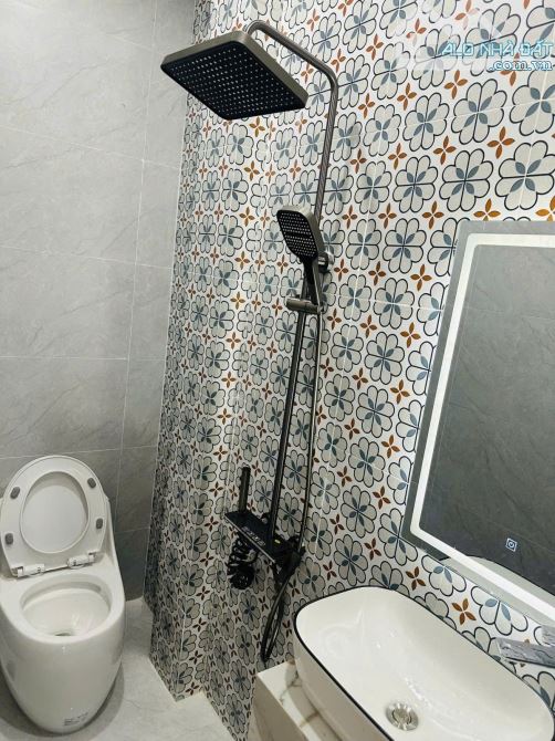 bán nhà NGANG 3.4 DÀI 14 M SÁT MẶT TIỀN Q4 ĐÚC MỚI 3 TẤM