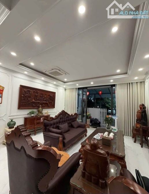 Quá rẻ, nhà liền kề Văn Quán, 105m2 x 5 tầng, vị trí gần hồ đẹp, giá 22 tỷ