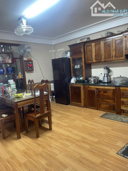 Bán nhanh nhà 4 tầng 1 tum mặt đường Lý Anh Tông, Võ Cường