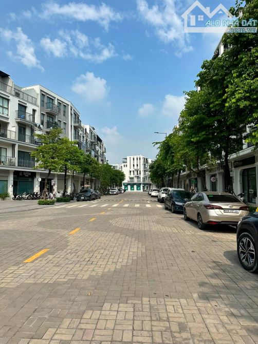 NHÀ LIỀN KỀ THE MANOR PARK NGUYỄN XIỂN 75m 5 TẦNG GIÁ 30 TỶ