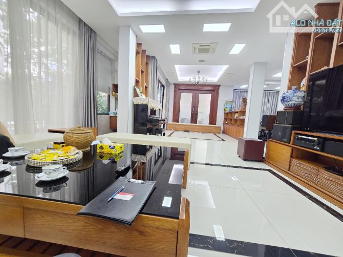 BIỆT THỰ ĐƠN LẬP LÔ GÓC 5 TẦNG THANG MÁY ÔTÔ VÒNG QUANH 230m2 : Giá chỉ 66 tỷ tặng full nộ