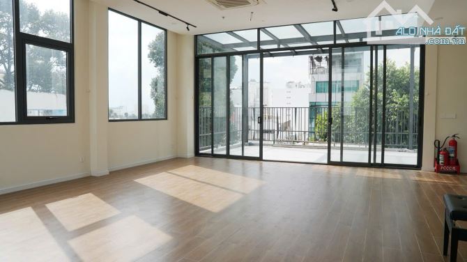 HĐT khủng 455tr/ tháng,Tòa nhà VIP Điện Biên Phủ. Quận 3, 8 tầng, 1000m2 sàn