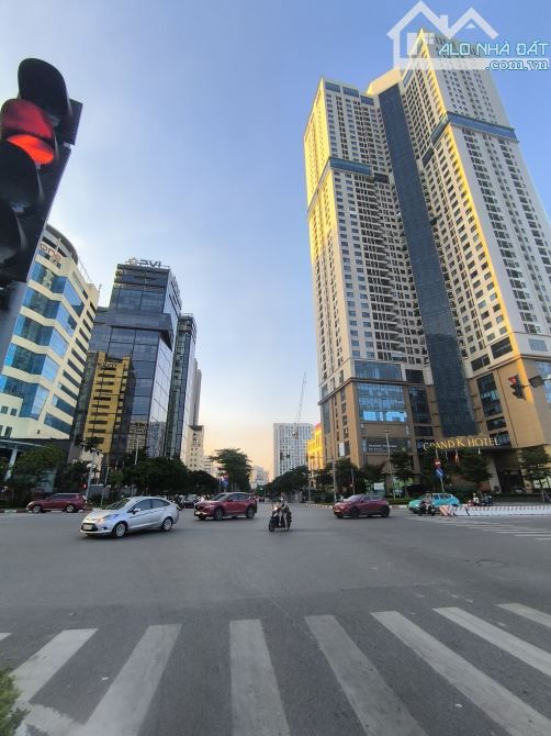 CĂN HỘ PENTHOUSE TÒA GreenPark Tower Yên Hòa Cầu Giấy 350m2 - 4PN - 4WC full nội thất 39 t