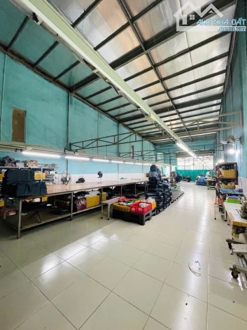NHÀ XƯỞNG MẶT TIỀN KINH DOANH - NỞ HẬU TÀI LỘC GẦN 8M CỰC ĐẸP - 5P QUA TÂN PHÚ - DT 240M2