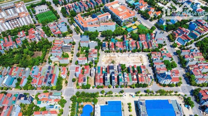 Bán Biệt Thự 240m2 Khu Kinh Bắc Mặt đường Nguyễn Thị Minh Khai Vị trí cực Vip
