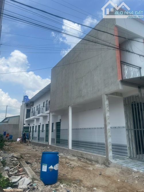 3 tỷ Nhà Lầu + phòng trọ thu 18t, đường nhựa, Shr Bình tiền 2, Đức Hòa Hạ