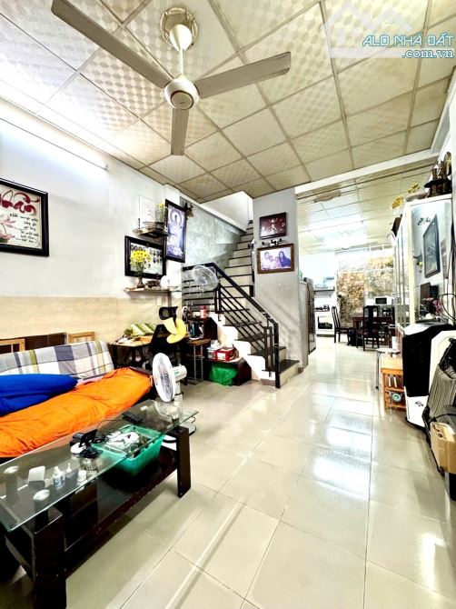Bán Nhà Dương Bá Trạc P1 Quận8 - 64m2 - 4x16 - Hẻm 4m Thẳng 1 Trục - 6 Tỷ Nhỉnh Xíu