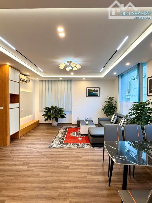 Chung cư mặt đường Giải Phóng, 90m2, căn góc, 3 ngủ full nội thất, 6.8 tỷ.