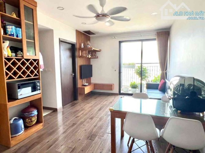 Cạnh Mỹ Đình, 2 ngủ full nội thất, view hồ cực thoáng, tầng trung đẹp, 60m, giá tốt