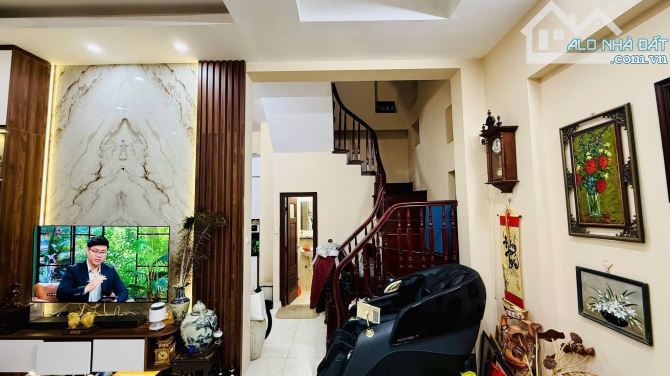 BÁN NHÀ PHÂN LÔ 13 TỶ 40m 4 TẦNG MT 5,5m GARA Ô TÔ CÁCH 20m LÀ MẶT PHỐ HOÀNG SÂM CẦU GIẤY