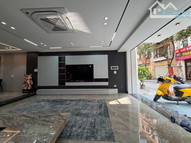 Giá bán đất tặng nhà Tái định cư Việt Hưng, 4 tầng thang máy dt 80m2 mt 5.2m 1x tỷ