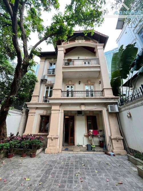 BIỆT THỰ SÂN VƯỜN GARA Ô TÔ BA ĐÌNH. DT 289M2, MT 10M Ở HOẶC KINH DOANH ĐỀU LỘC. GIÁ 55 TỶ
