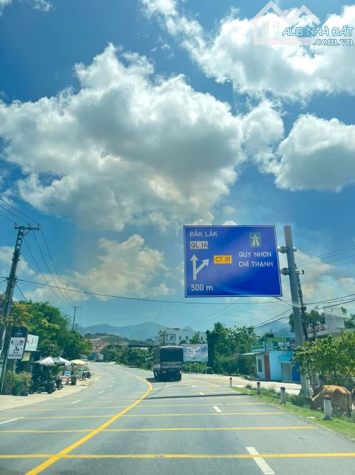 Bán đất kho xưởng mặt tiền đường Âu Cơ ( Phú Tài). Dt 8000m2 ngang 90m. Giá 13tỷ