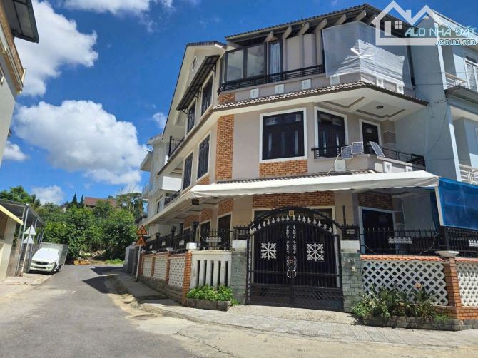 NHÀ 2 MẶT TIỀN KQH YERSIN 3 TẦNG HOÀN CÔNG -120M2 NGANG 8M -5 PHÒNG -CÁCH HỒ ~1KM -11,5 TỶ