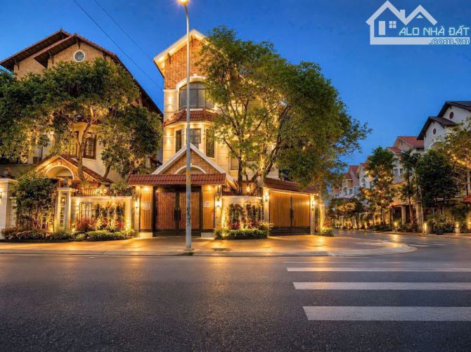 BÁN BIỆT THỰ GÓC 2MT VIEW SÔNG ÔNG LỚN KHU DÂN CƯ TRUNG SƠN .BÌNH CHÁNH TP.HCM