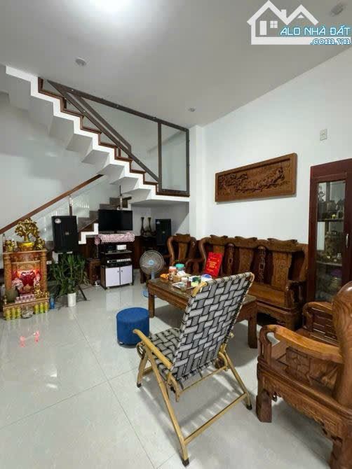 CẦN BÁN NHÀ 2 TẦNG ĐƯỜNG BÙI LÂM