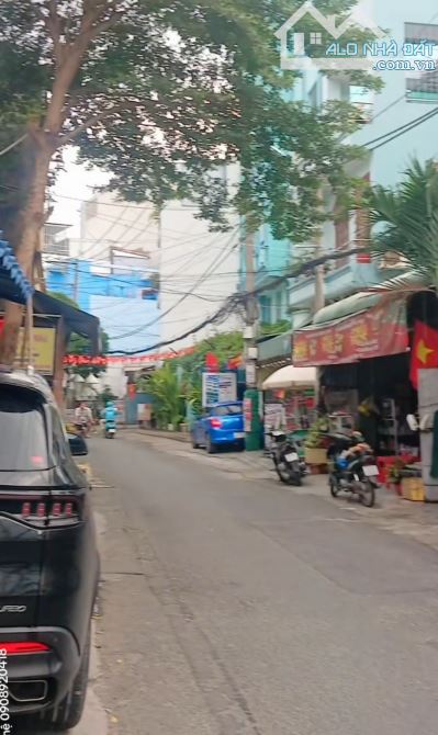 NHÀ MẶT TIỀN TÂN PHÚ - ĐH.CÔNG THƯƠNG VÀI BƯỚC CHÂN ( 5M x12,5M ) TRỆT + LỬNG CHỈ 6,8TỎI