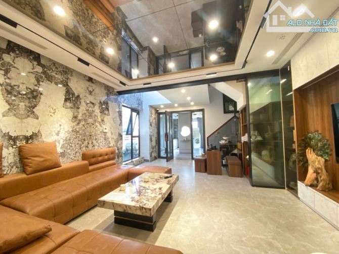 BÁN NHÀ PHÂN LÔ PHỐ CHU HUY MÂN LONG BIÊN 22 TỶ DT 110M2 MT 5M 8T THANG MÁY Ô TÔ TRÁNH KIN