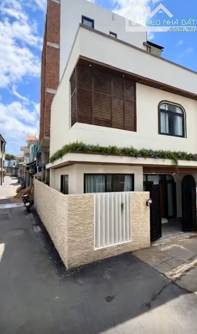2 Tầng 2 mặt kiệt full nội thất cao cấp cạnh ĐẠI HỌC BÁCH KHOA ĐÀ NẴNG