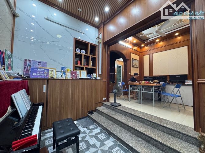 BÁN NHÀ - THUỴ KHUÊ - TÂY HỒ - 70M -4 TẦNG - MẶT TIỀN - 5,6M - GIÁ 18 TỶ