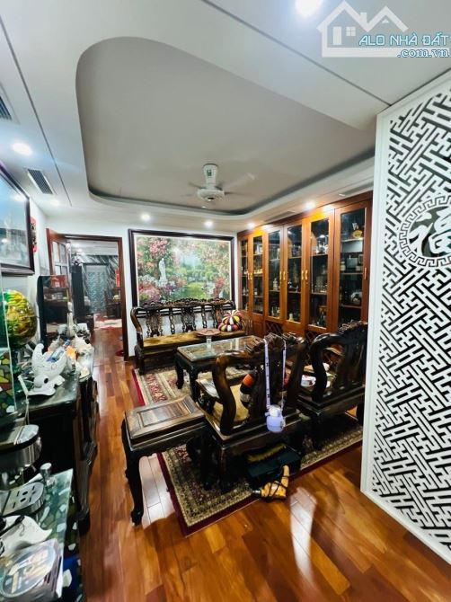Nguyễn Chánh, Cầu Giấy - 66m2, 7 tầng thang máy, MT 4.5m, cách phố 1 nhà - Giá 36 tỷ