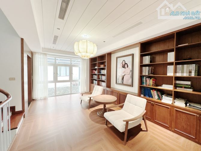 BIỆT THỰ LIỀN KỀ 5 TẦNG THANG MÁY KĐT VIỆT HƯNG LONG BIÊN120m2-