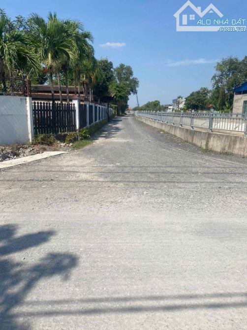 HÀNG HIẾM NHỊ BÌNH – BIỆT THỰ GỖ 2 MẶT TIỀN, 2.000M² SÂN VƯỜN!
