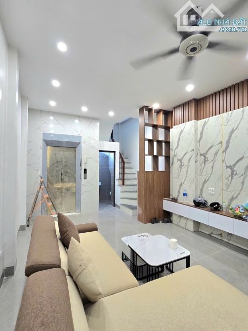 **NGUYỄN KHÁNH TOÀN – 6 TẦNG THANG MÁY, FULL NỘI THẤT – XÁCH VALI VỀ Ở**