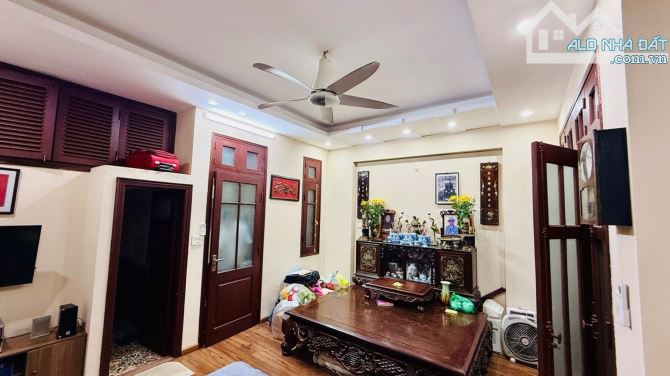HOÀNG SÂM – PHÂN LÔ QUÂN ĐỘI, Ô TÔ, MẶT TIỀN 5,5M – NHÀ DÂN XÂY KIÊN CỐ