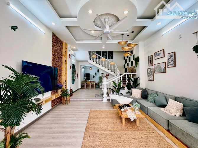 SIÊU PHẨM HỒ BƠI DÒNG TIỀN ĐƯỜNG 7,5M GẦN BIỂN