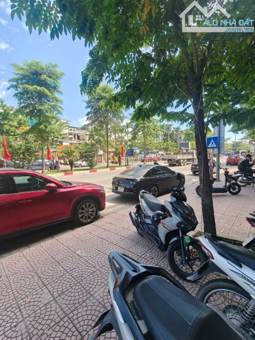 Hiếm bán gấp Mặt Phố Nguyễn Bặc, đường 40m lô góc vỉa hè 5m kdoanh đỉnh, sổ 54m2.Giá 20 tỷ