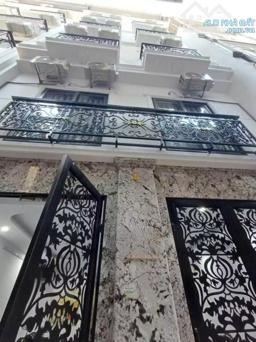 Toà CCMN 7 tầng thang máy Yên Lạc oto gần Phố, sổ 70m2 x mtiền 5.7m. 17 phòng. Giá 23.8 tỷ