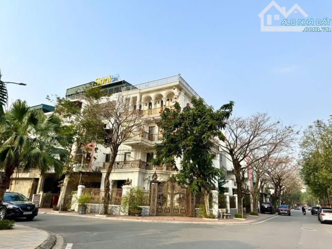 Giảm 6 tỷ giá bán đất tặng Biệt thự Vip Lâm Viên kdt đặng xá dt 270m2 mt 12m