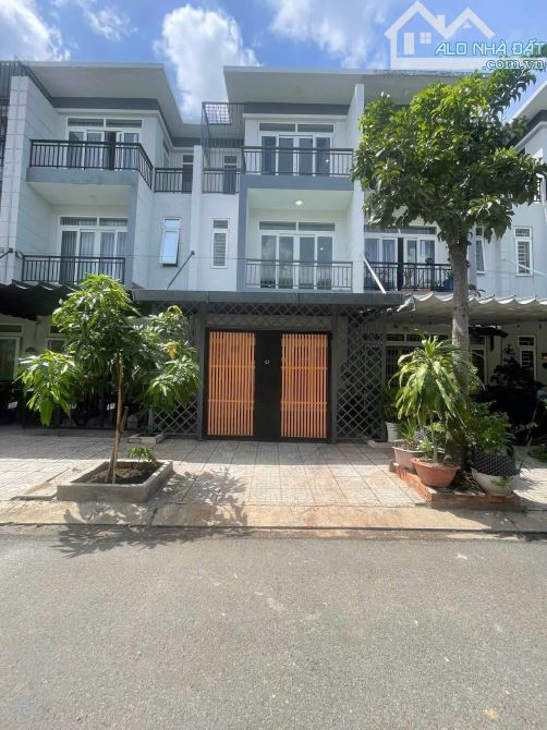 Tui chủ không tiếp cò , cần bán 200m2 nhà cầu lớn , Hóc Môn giá chốt 2ty250