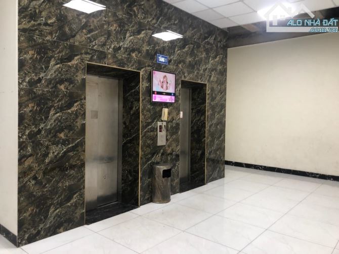 BÁN CHUNG CƯ PHỐ NGUYỄN CAO LUYỆN VIỆT HƯNG LONG BIÊN 4.4 TỶ DT 75M2 2 NGỦ + 2WC - THANG M