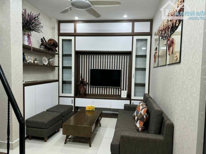 Hàng Thùng, Hoàn Kiếm - 25m2, 2 tầng, MT 5.5m, cách mặt phố vài bước chân - Giá 8 tỷ