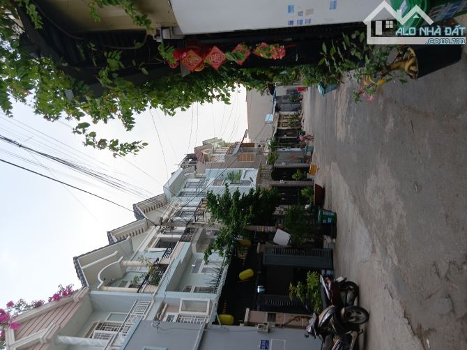 BÁN NHÀ HẺM XE HƠI TRƯƠNG THỊ HOA, 4 TẦNG 4PN, NỘI THẤT XỊN, 4.7Đ TL, GẦN UBND P. TTH Q12