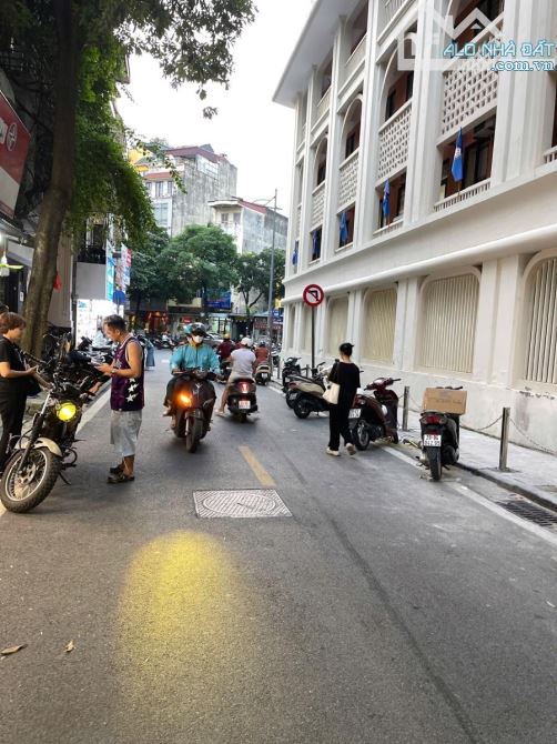 BÁN NHÀ MẶT PHỐ NGÕ TRẠM HOÀN KIẾM – 30M² – 4,5 TẦNG – MT 3M – GIÁ 17 TỶ