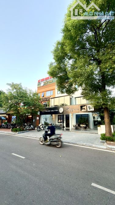 Giảm 6 tỷ giá bán đất tặng biệt thự vip lâm viên Kdt Đặng xá 250m2 mt 11m