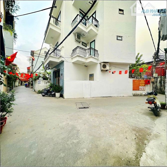 Bán nhà Phố Trần Nguyên Hãn, mặt ngõ thông kinh doanh, ô tô vòng quanh, nhà mới long lanh