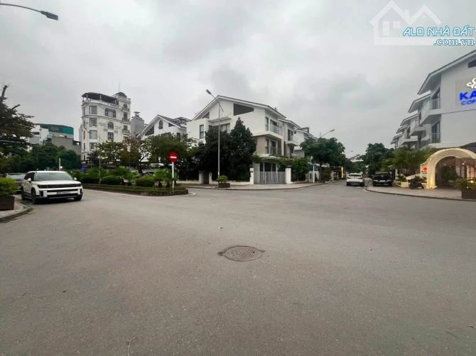 Biệt thự song lập, sau CA Phường, gần THPT Dương Nội, cạnh đường đôi 28m