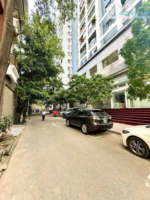 Chung cư Tòa A1(229 Phố Vọng), trung tâm HBT, lô góc 3 thoáng, DT 125,4m2, T3, giá 11.2 tỷ