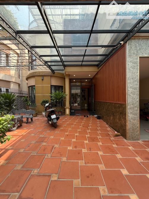 BÁN BIỆT THỰ TÂN TÂY ĐÔ 204m2 x 4 tầng phân lô oto tránh , sát hoàng quốc việt
