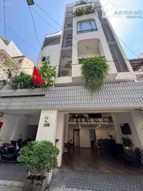 Cần tiền bán gấp tòa văn phòng đường Lê Văn Sỹ, Quận 3.-Diện tích: 8.6x16m- giá 32 tỷ