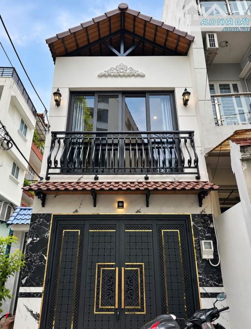 NHÀ 2 TẦNG HẺM XE HƠI GẦN CHỢ NGAY TÔN THẤT THUYẾT QUẬN 4-GIÁ: 3.32TỶ/52m2(4x13m)