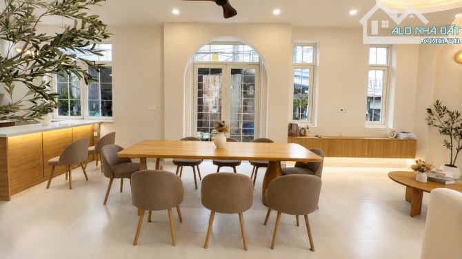 BIỆT THỰ GÓC 2 MẶT TIỀN HXH 10M – NGANG 10M – 120M2 – FULL NỘI THẤT MỚI - HÌNH THẬT