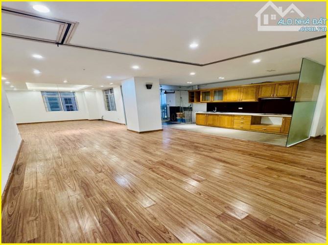 Hiếm, bán căn 3PN chung cư đường Võ Chí Công, tầng 9 căn góc view thoáng 95m2 8.6 tỷ
