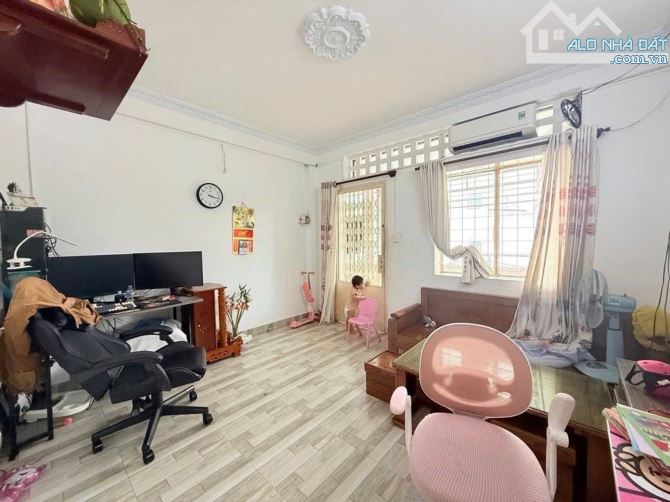 Hơn 2 tỷ có ngay hộ khẩu trung tâm Tân Phú; ngay trục Khuông Việt; tầng thấp