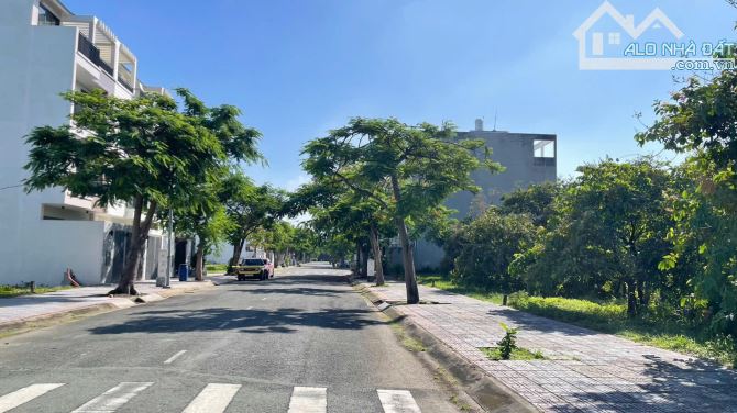 BÁN BIỆT THỰ LIỀN KỀ - COMPOUND KHANG ĐIỀN - GẦN GLOBAL CITY - 150M2 (10x15) - GIÁ 12.5 TỶ