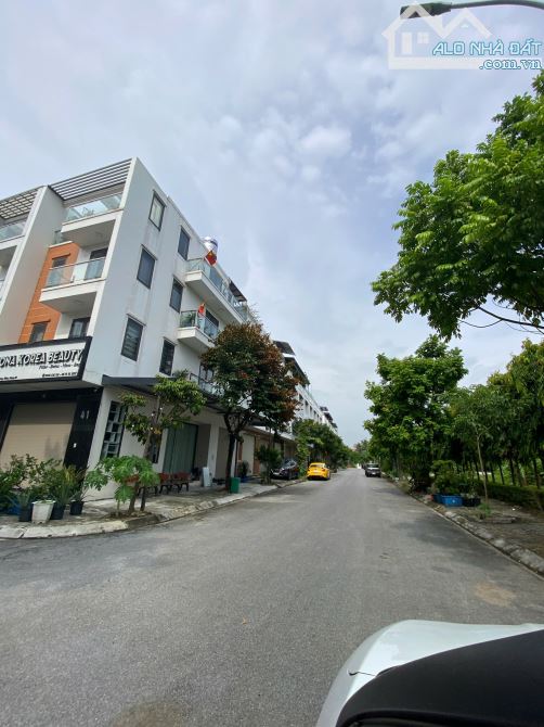 HIM LAM HÙNG VƯƠNG Căn 4 tầng Xây mới - đường 13m cả vỉa hè Cực thoáng mát - chỉ 3,7 tỷ